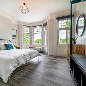  Holiday home Pass The Keys Beautiful 4br Restored Red Brick Cafes And Park