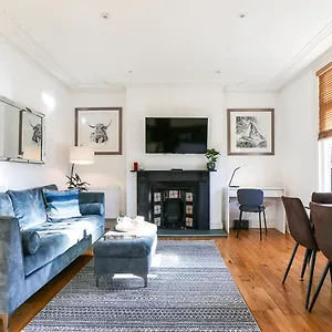 Newbridge Road, One Bedroom Apartment Bath